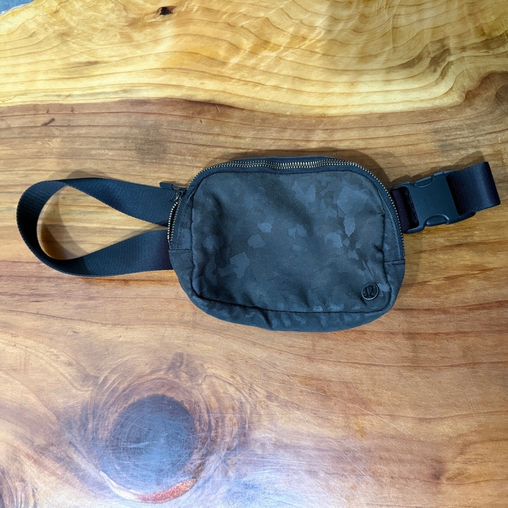 Lululemon Everywhere Belt bag Fanny Travel Pack Pouch Small Nylon Hiking Camo K8